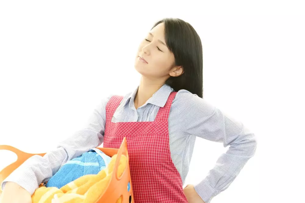 流山市で腰痛に悩む女性